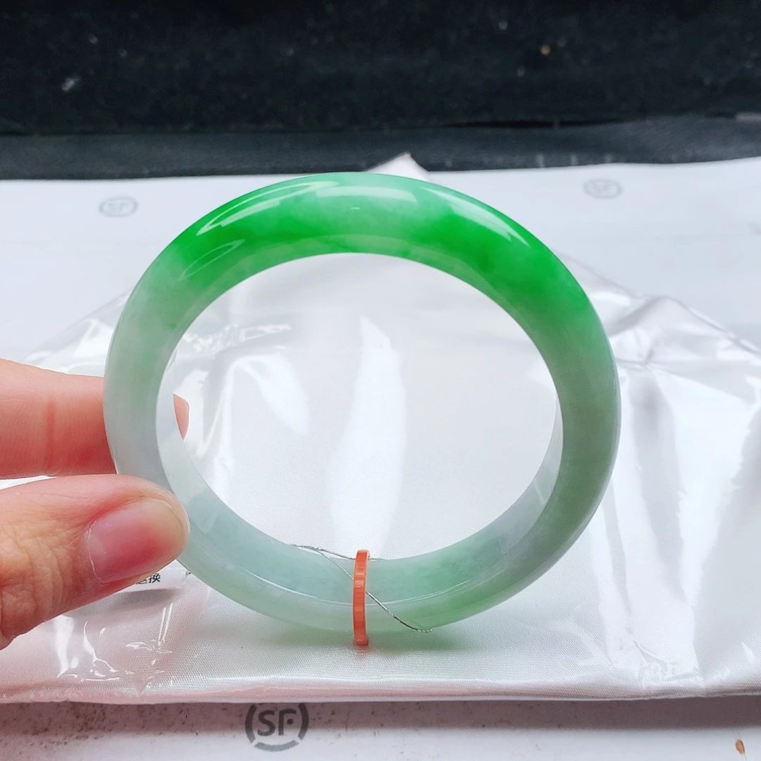 翡翠手镯未镶嵌56.7圈口