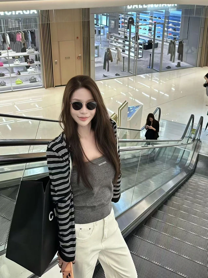 0303 小喵  黑白条纹连帽羊绒开衫