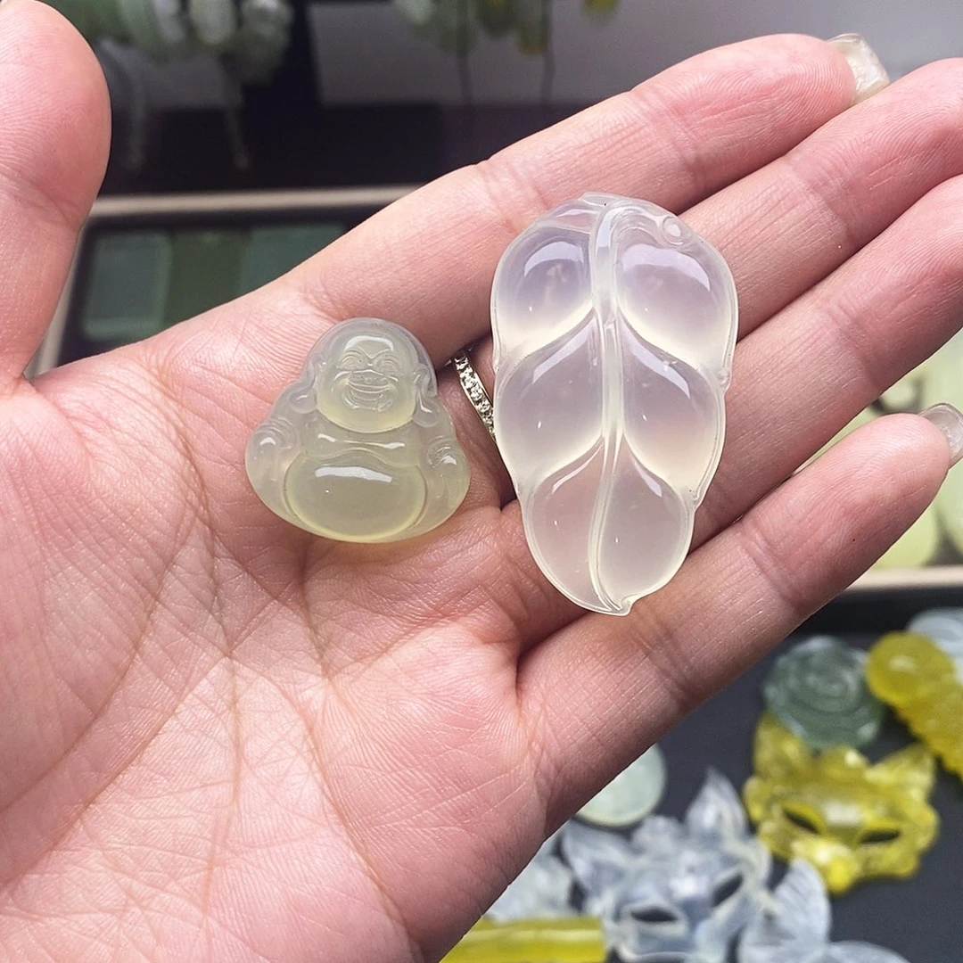 蛇纹石玉未镶嵌颈饰