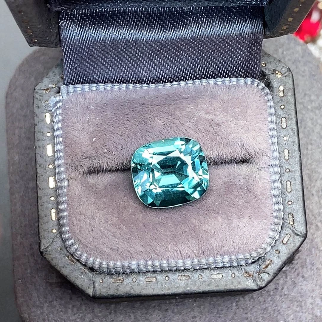 未镶嵌裸石碧玺2.47克拉霓虹拉贡[七夕专场价]