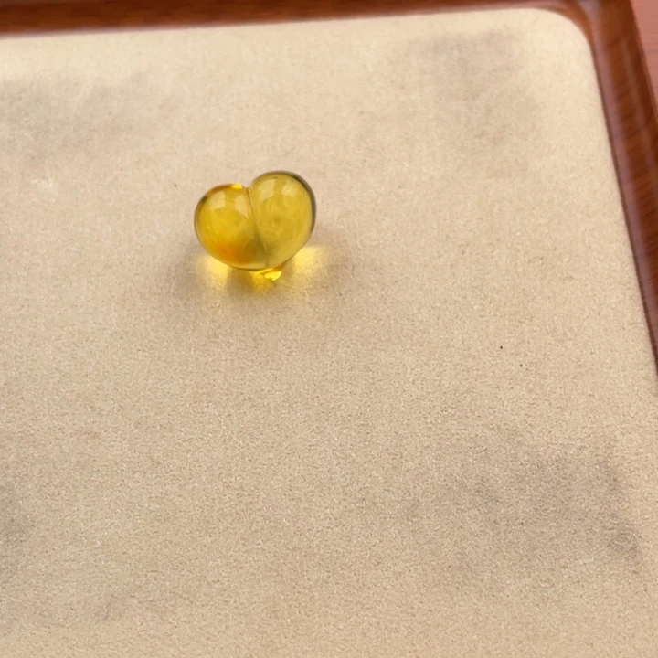 琥珀未镶嵌颈饰好