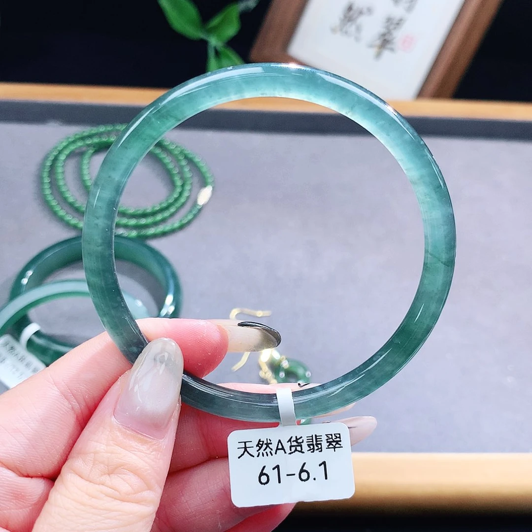 翡翠手镯（圆镯）未镶嵌