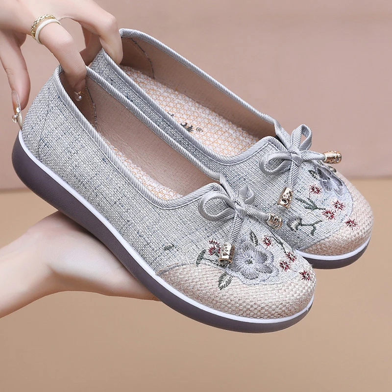 老北京布鞋女春秋季新款软底防滑妈妈鞋平底一脚蹬中老年休闲布鞋