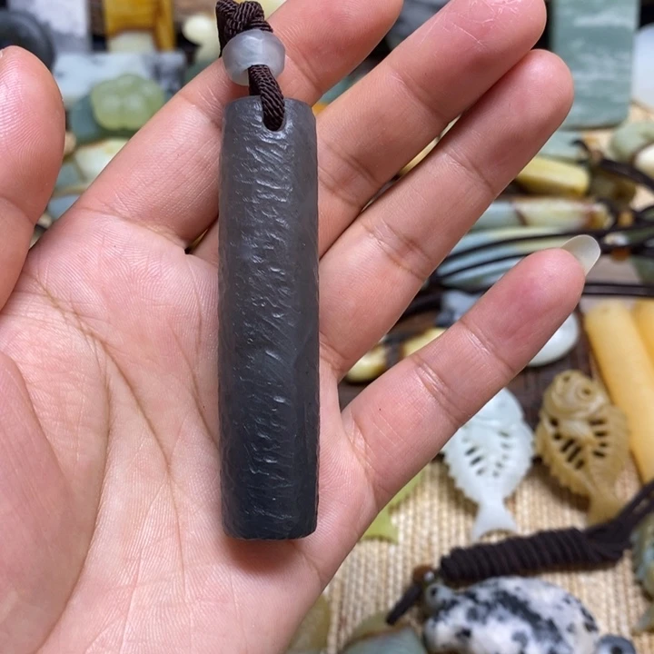 十***诗蛇纹石玉未镶嵌颈饰