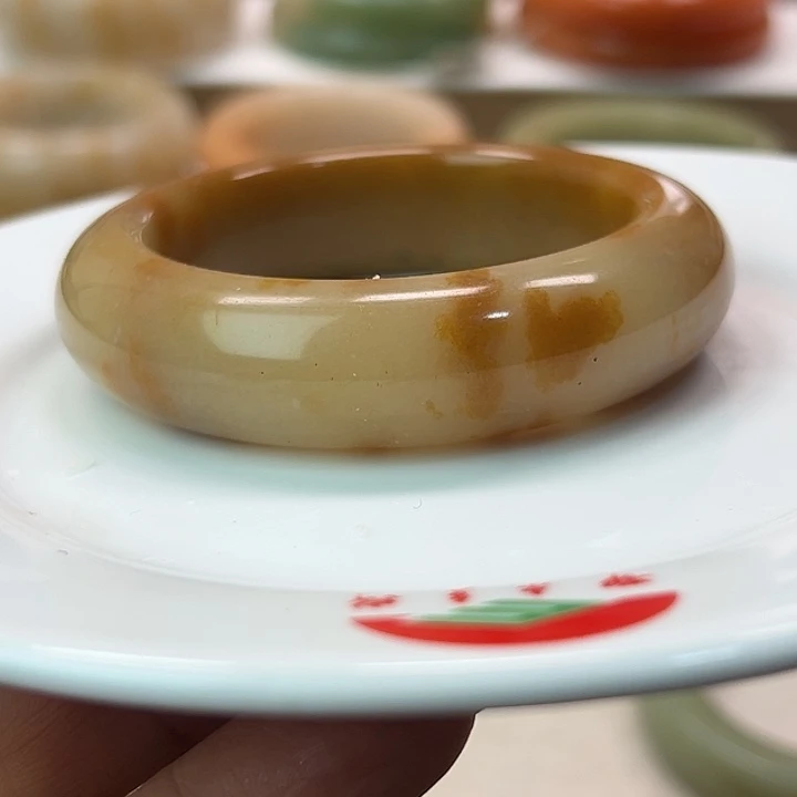 未镶嵌手镯石英岩玉