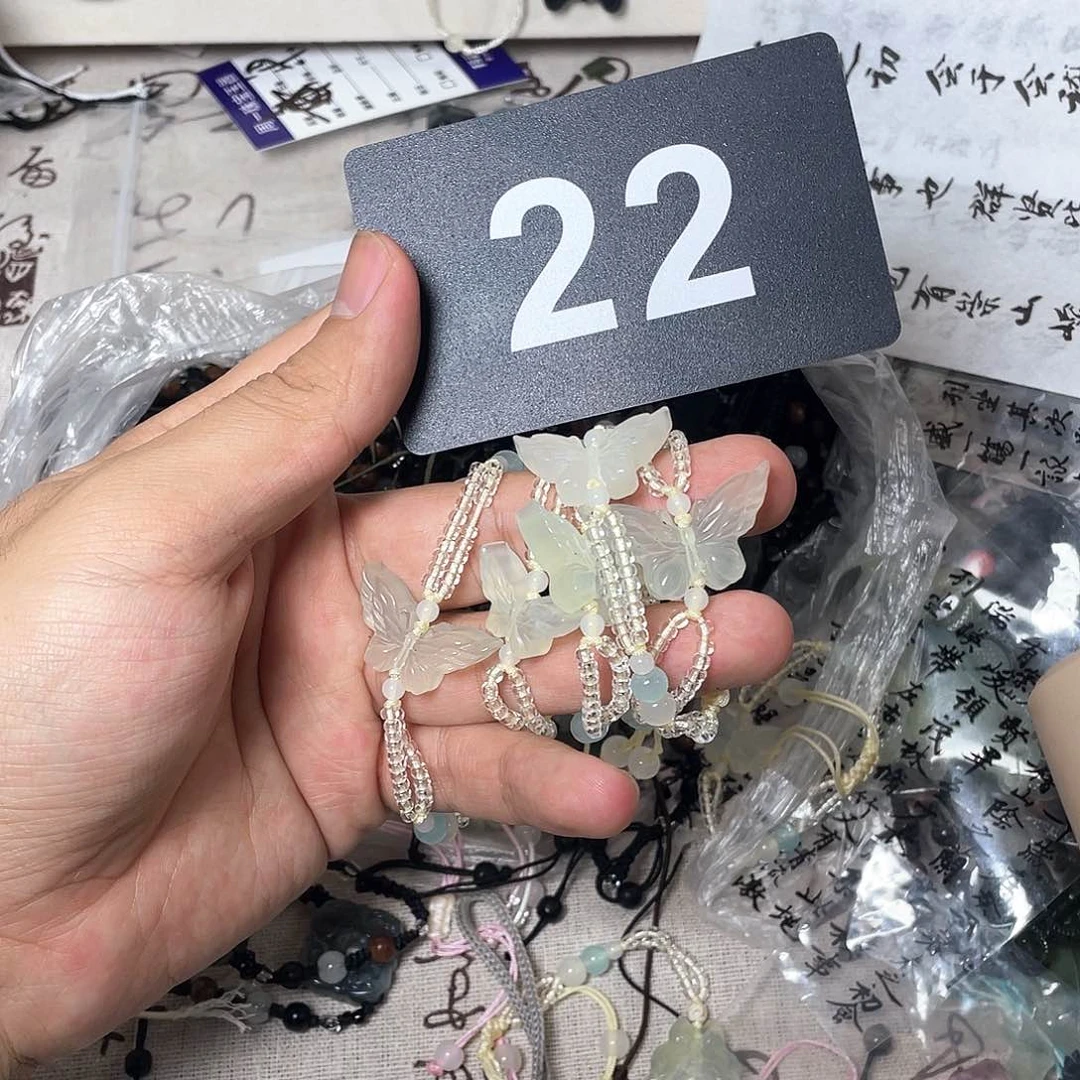 蛇纹石玉颈饰合金