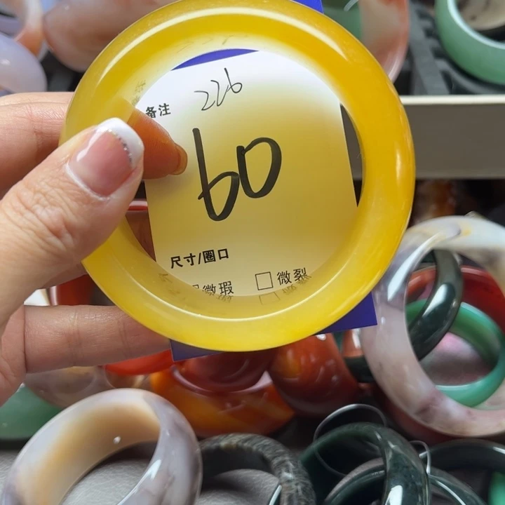 石英质玉手镯未镶嵌