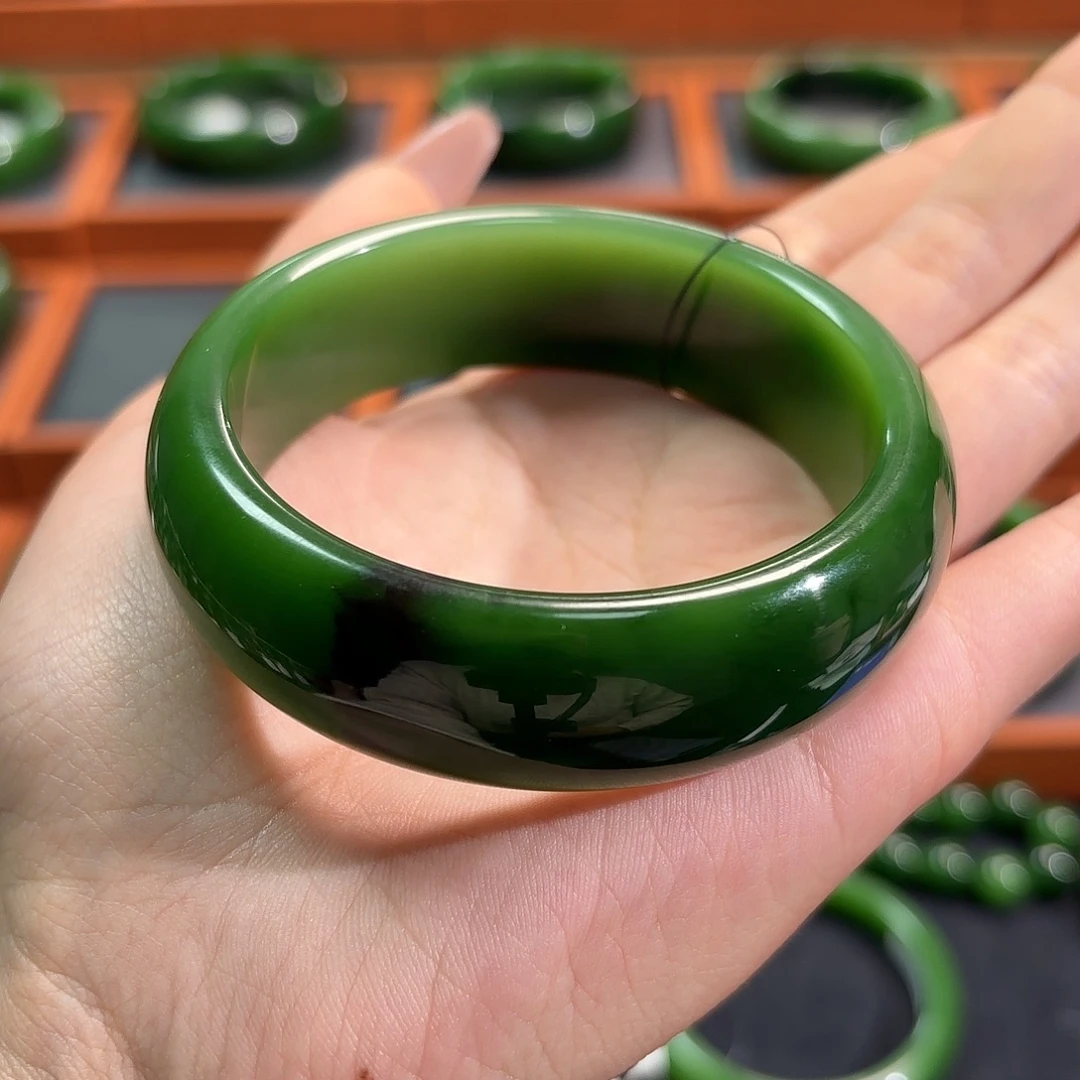 和田玉（碧玉）未镶嵌手镯红皮白加绿5859