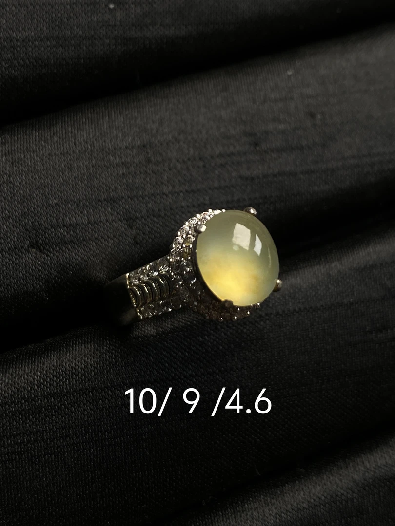 0913（小月源头）高冰种翡翠金黄飘洒金大颗戒面干净饱满杠味荧光足