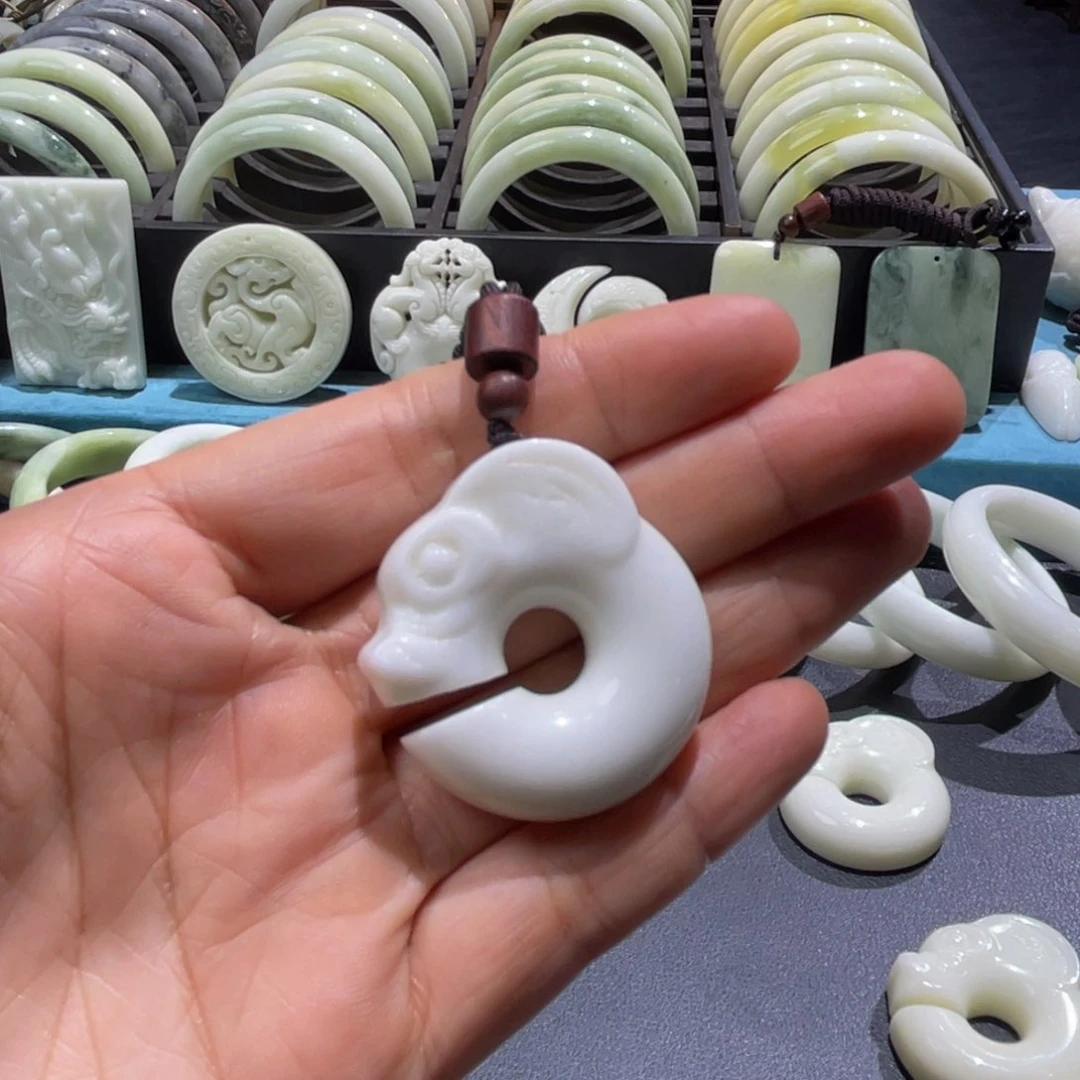 蓝田玉（蛇纹石化大理石玉）颈饰未镶嵌是*真