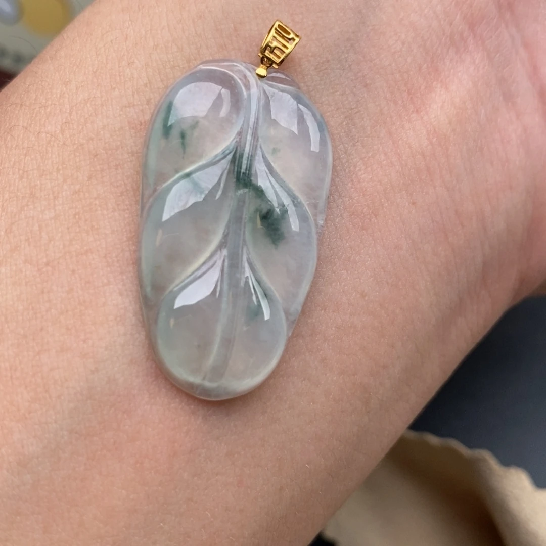 颈饰18K金镶嵌翡翠