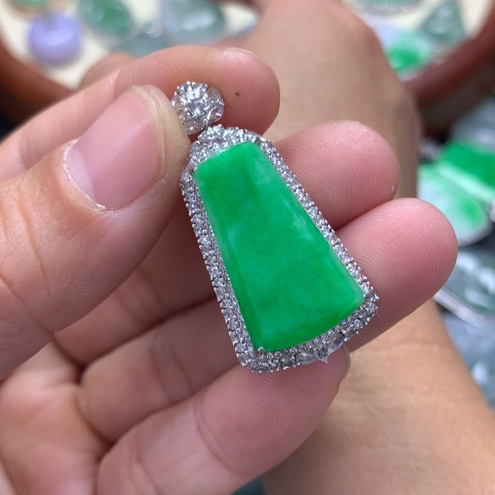 翡翠吊坠(不含链)18K金镶嵌