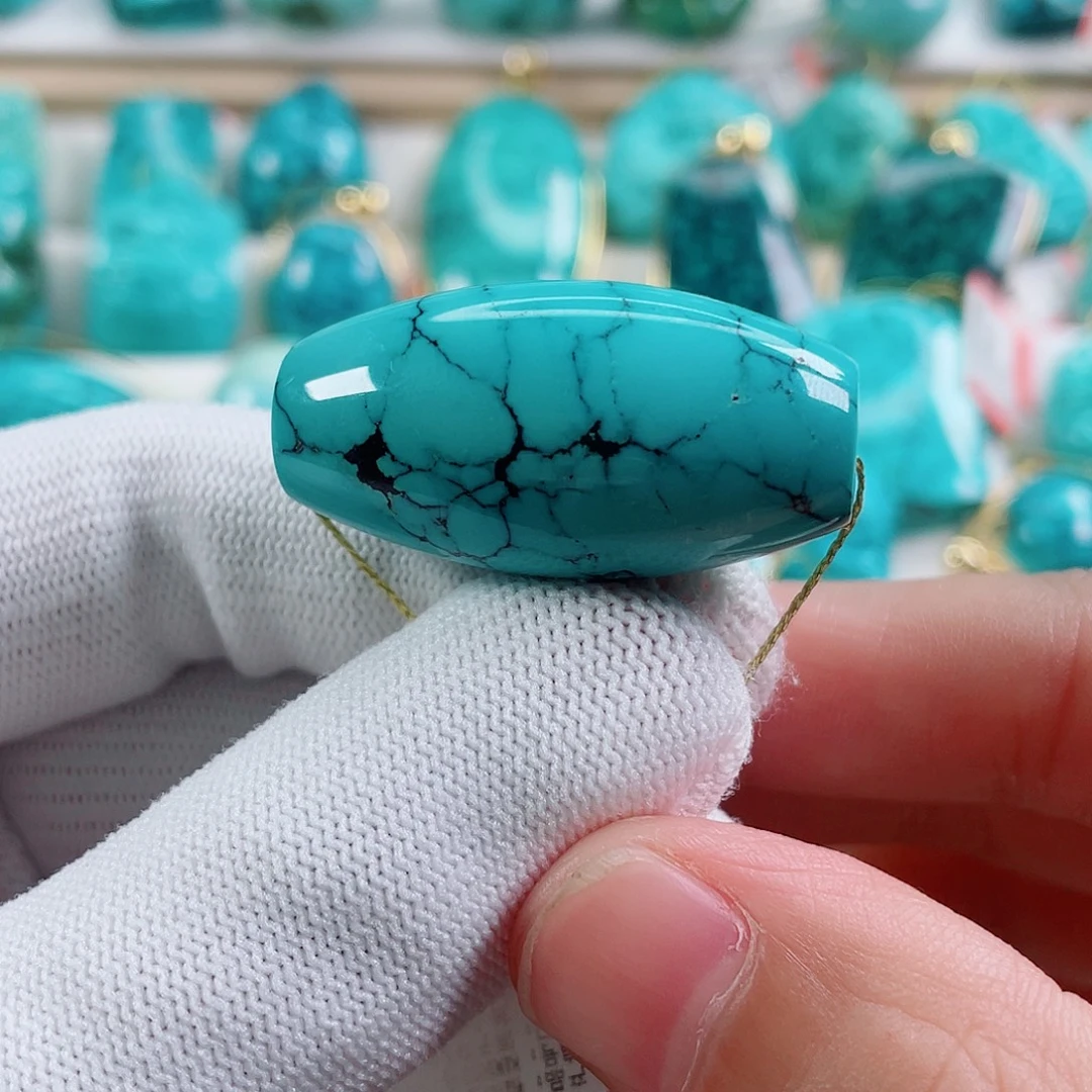 ****宸绿松石未镶嵌颈饰