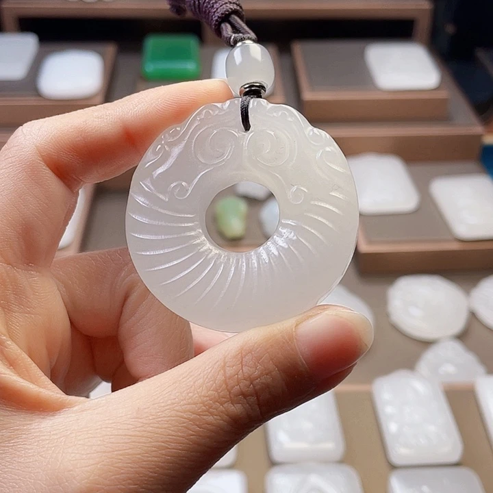 石英质玉（金丝玉）颈饰未镶嵌六*?