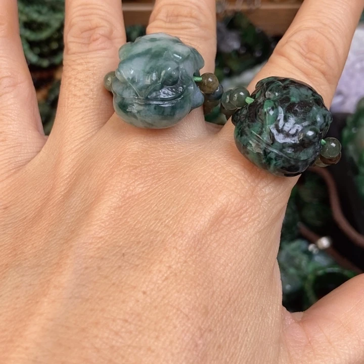 翡翠散珠呱呱来财戒指一个的价格