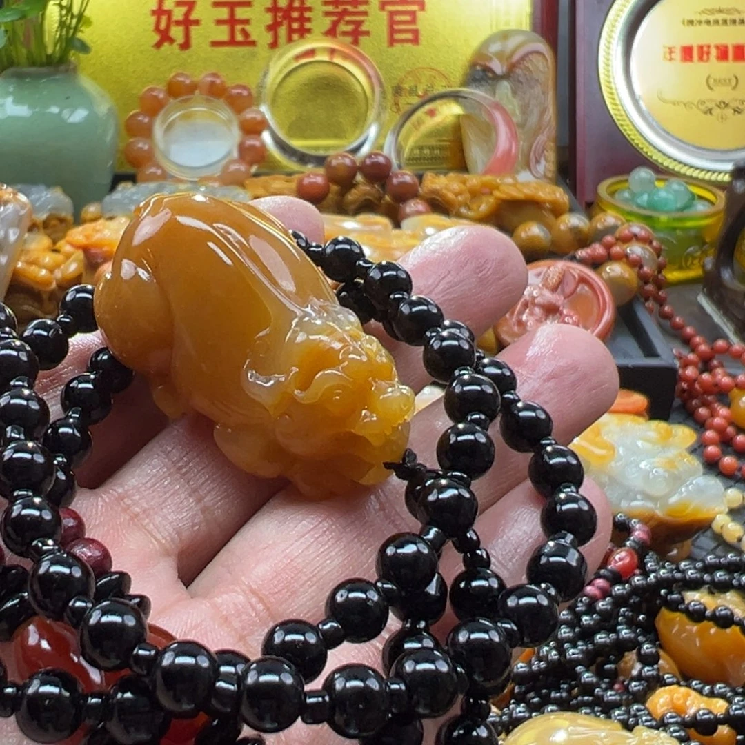 颈饰未镶嵌石英质玉