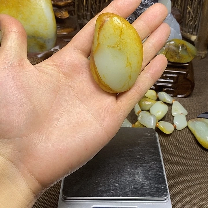 和田玉未镶嵌把件