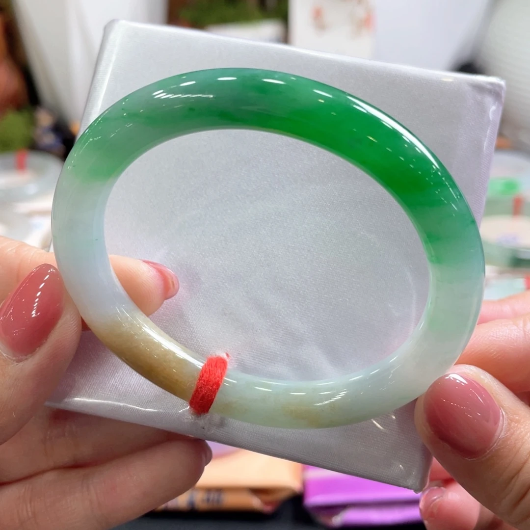 翡翠未镶嵌手镯55贵圆 帝王绿