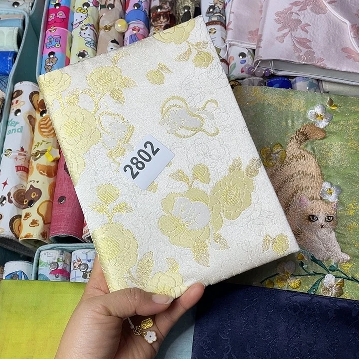 织绣A5 定页加横线本2802