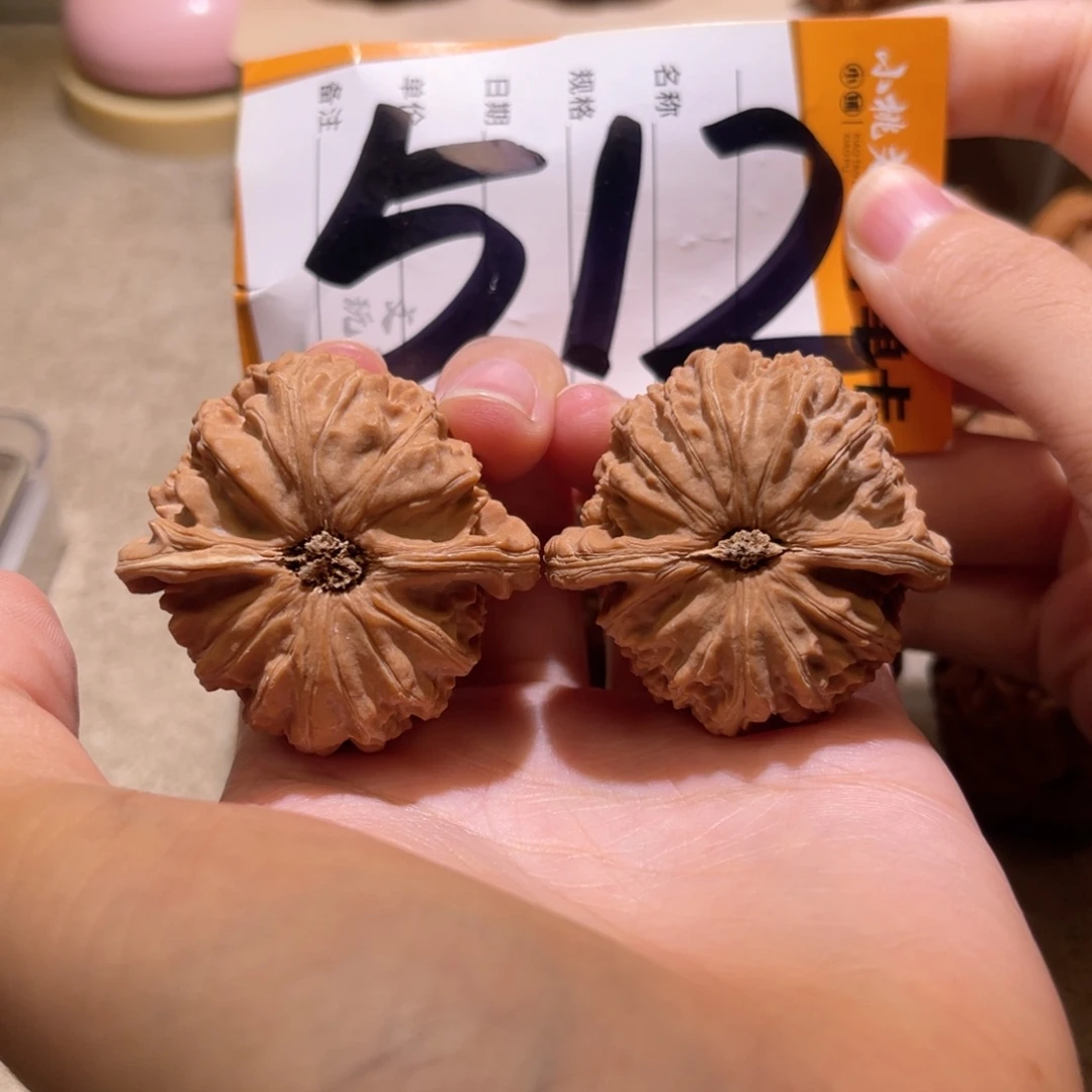 丫***頭文玩核桃把件全品41白狮子。白茬