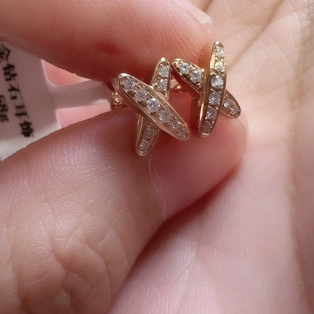 耳饰18K金镶嵌天然钻石