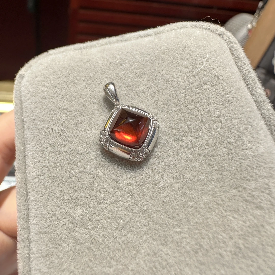 【709】天然石榴石糖塔吊坠（不含链)