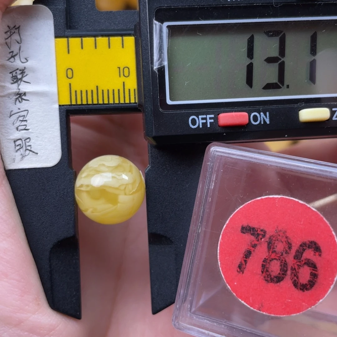 蜜蜡未镶嵌珠宝奇石