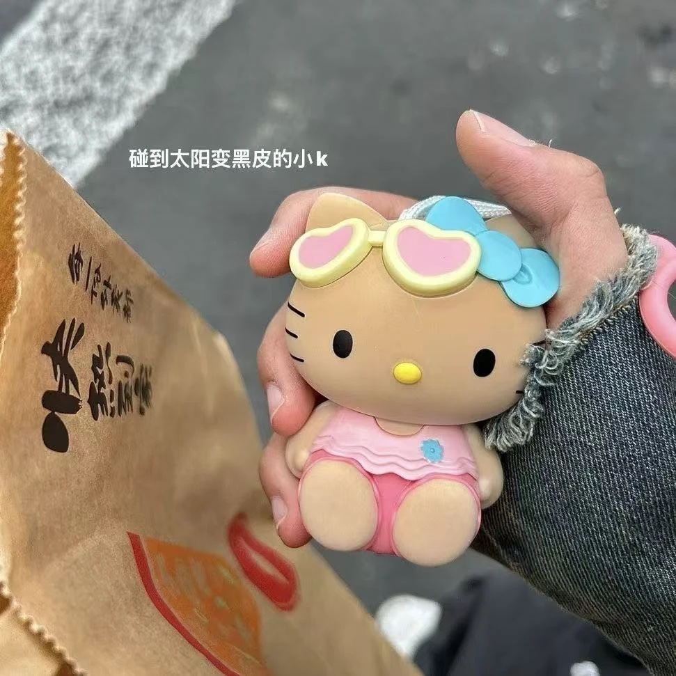 创意新款遇光变色哈喽kittykt猫挂件紫外线变色钥匙扣包包挂件