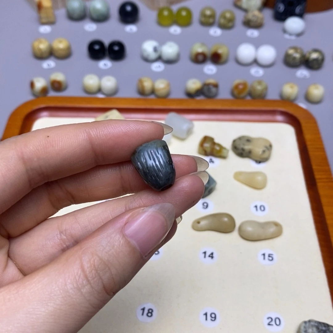 蛇纹石玉配饰合金鹏*