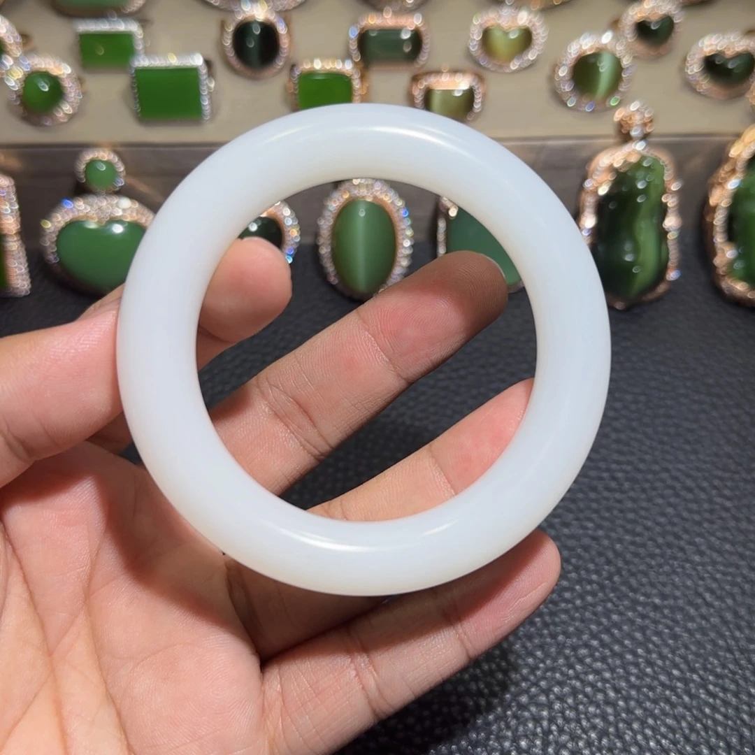 未镶嵌手镯和田玉一***罗