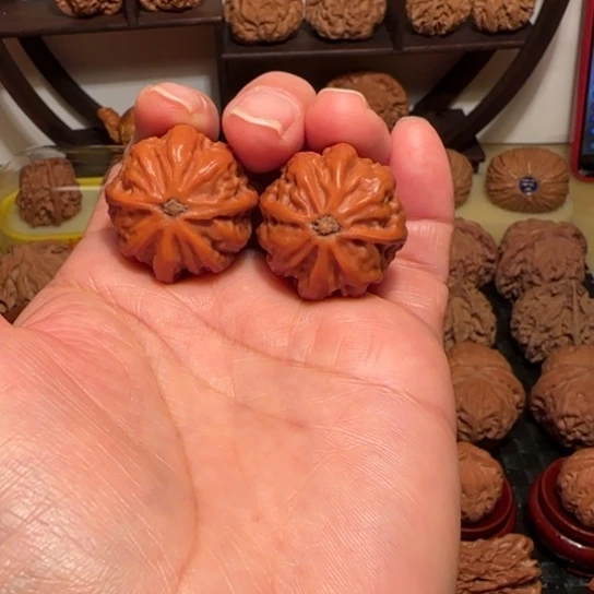 文玩核桃把件八棱手捻