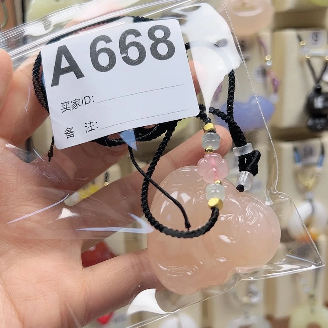 石英质玉颈饰合金?**花