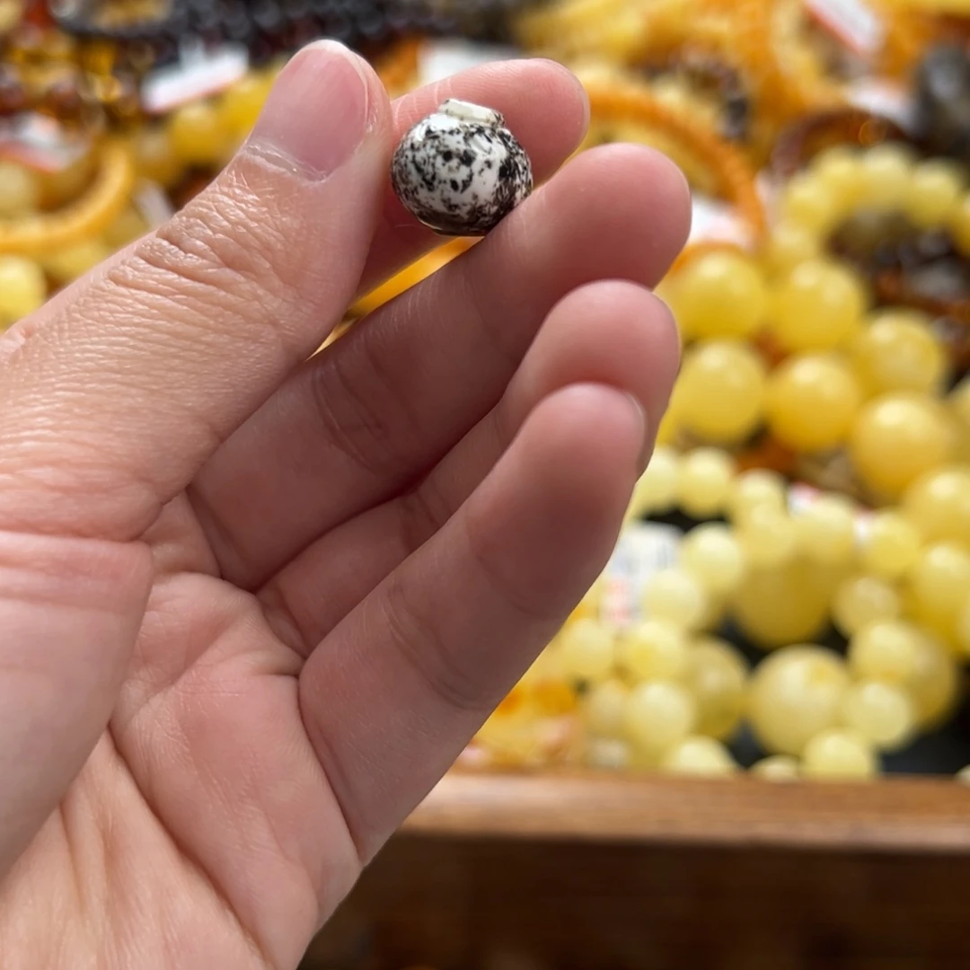 未镶嵌琥珀珠宝奇石