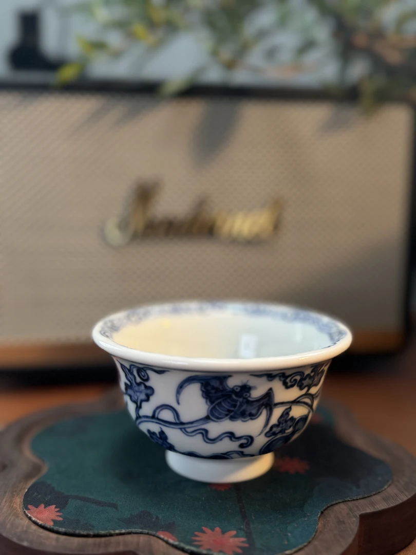 A093景德镇手绘青花福禄压手杯  70ml