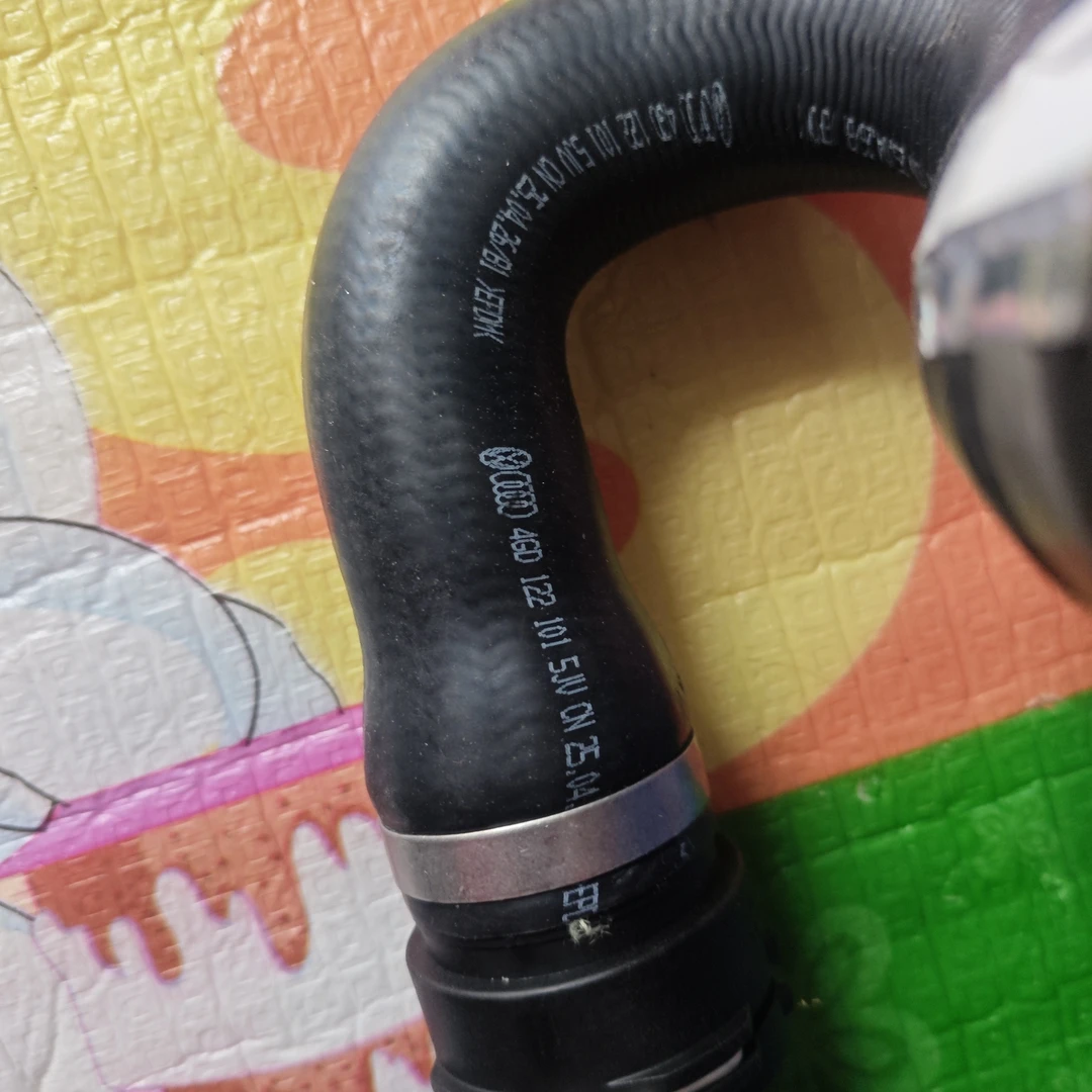 奥迪A6C7 2.5水箱上水管