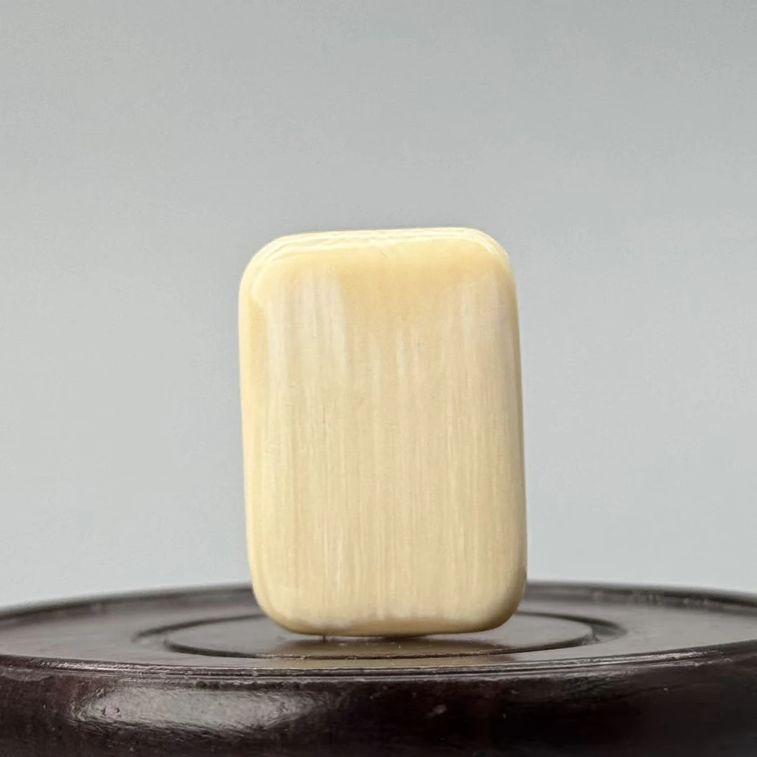 DEZHI/德志31*21*6mm6.4g无事牌吊坠天然猛犸牙/默认打孔绑绳Y423