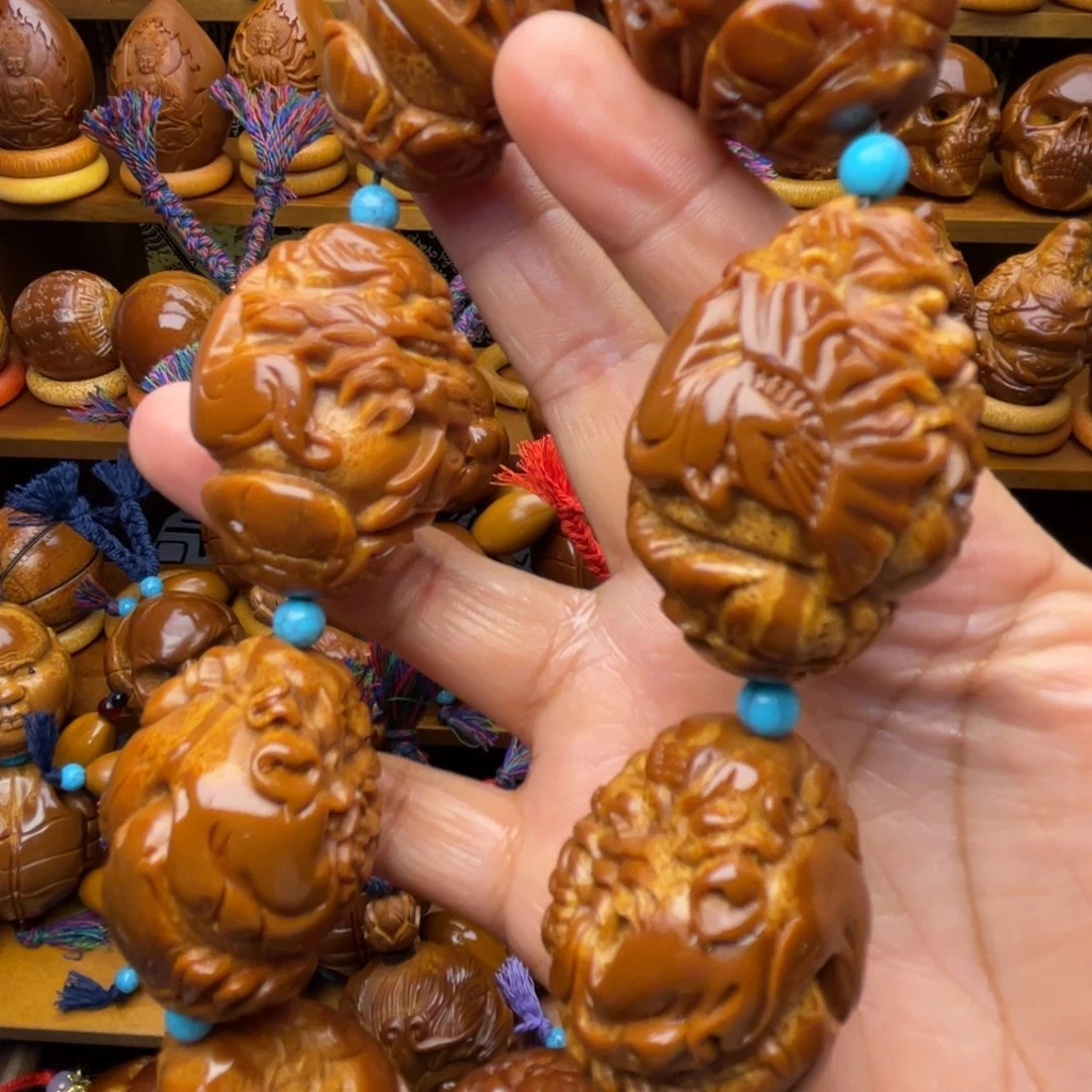 橄榄核吊坠中奎手持