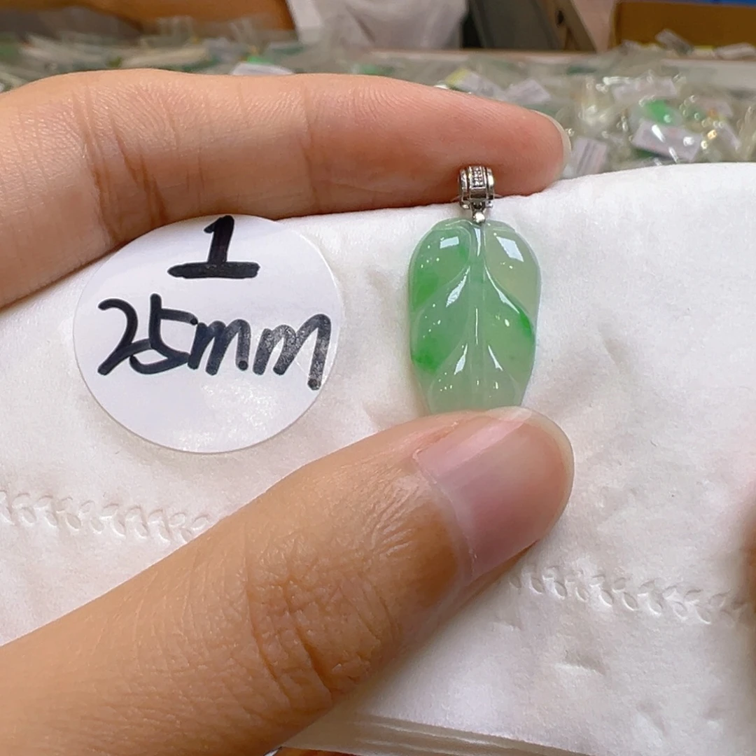 吊坠(不含链)18K金镶嵌翡翠
