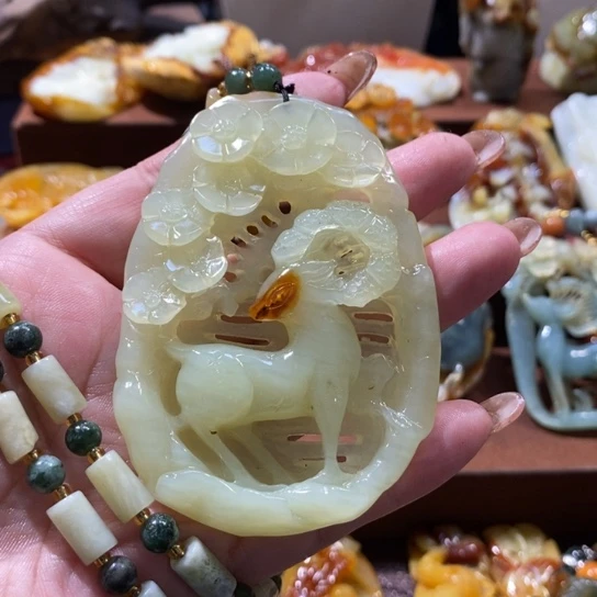 蛇纹石玉未镶嵌颈饰