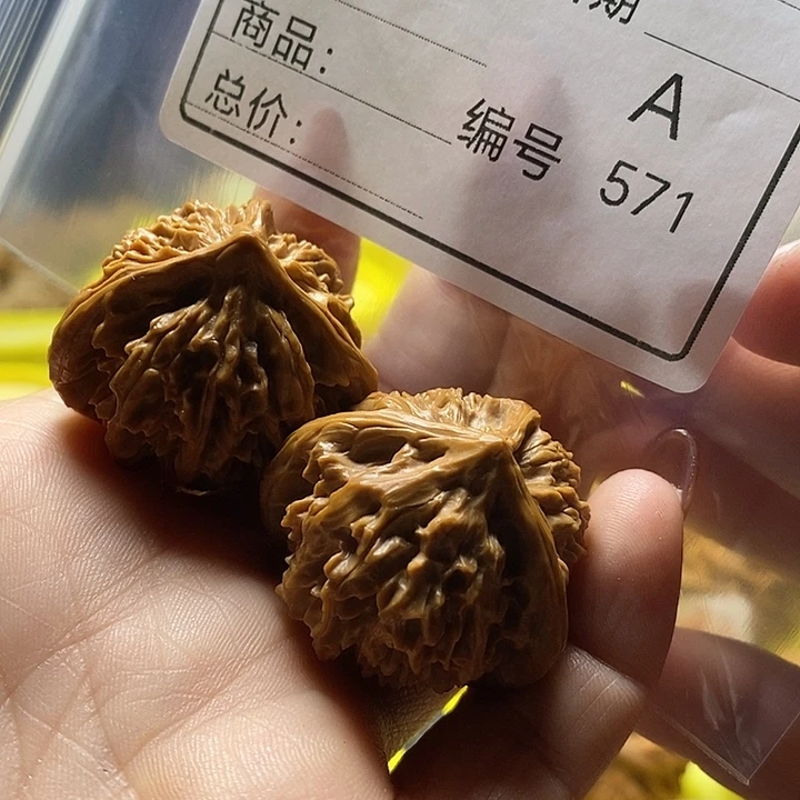 朋***宇桃核把件自产自销……