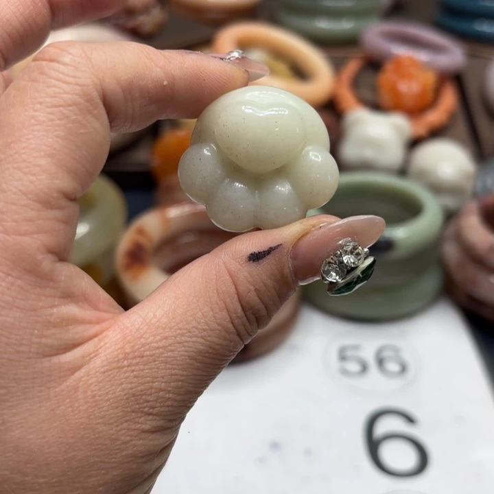 石英岩玉合金颈饰