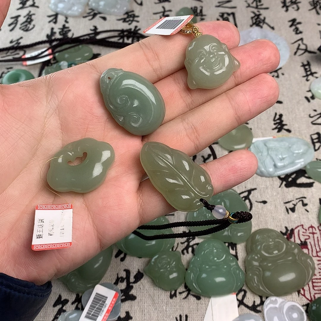 翡翠未镶嵌颈饰吊坠