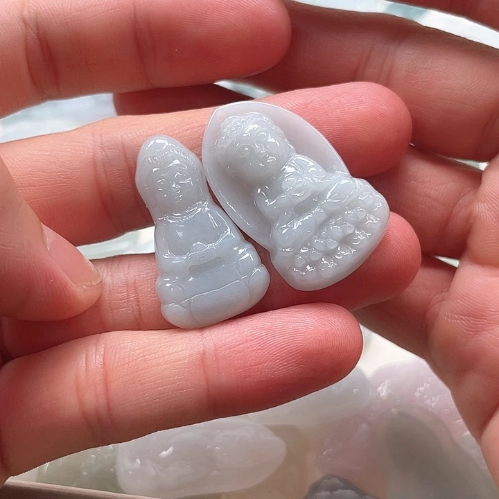颈饰未镶嵌翡翠书*月翡翠