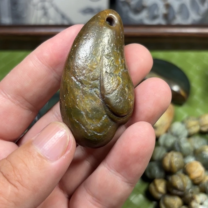 雪***月岫岩河磨玉（透闪石质玉）未镶嵌颈饰