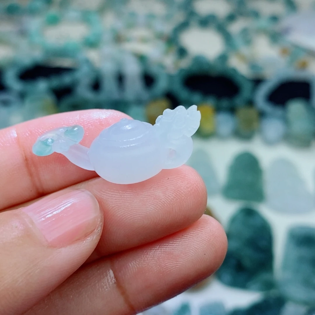 未镶嵌定制翡翠毛货抛光