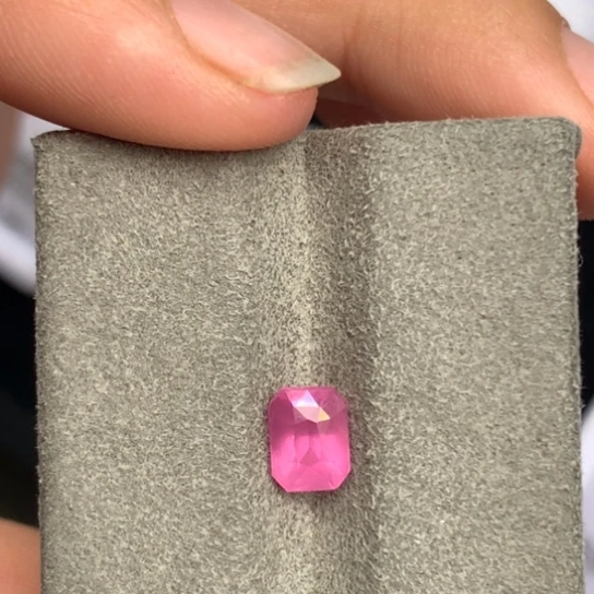 裸石尖晶石天然热粉马亨盖1.11ct吉尔德大证