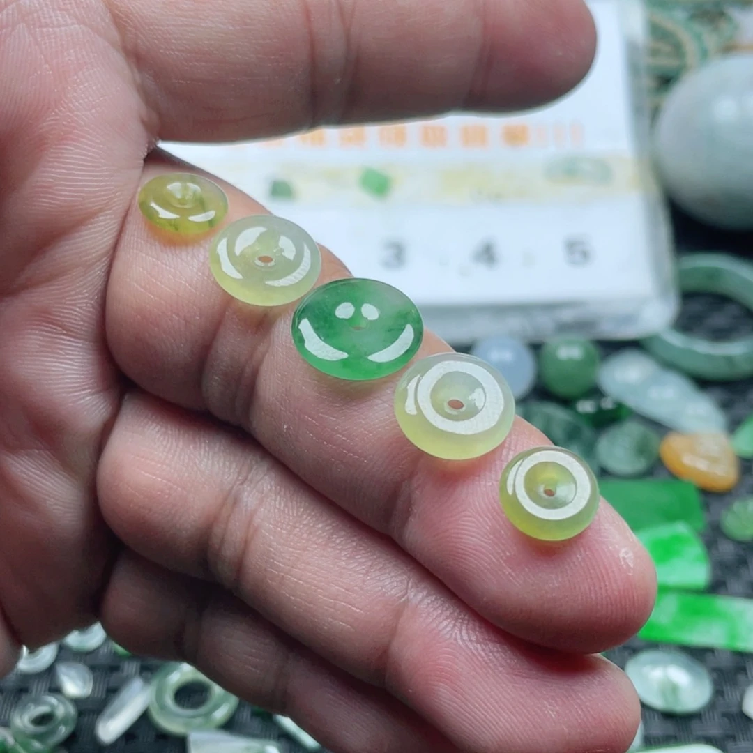 翡翠未镶嵌耳饰翡翠
