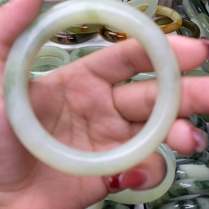 透闪石-蛇纹石玉未镶嵌手镯