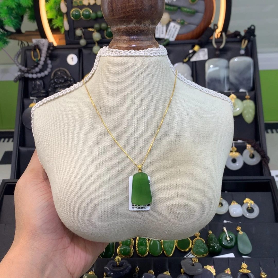 和田玉18K金镶嵌吊坠(赠链)