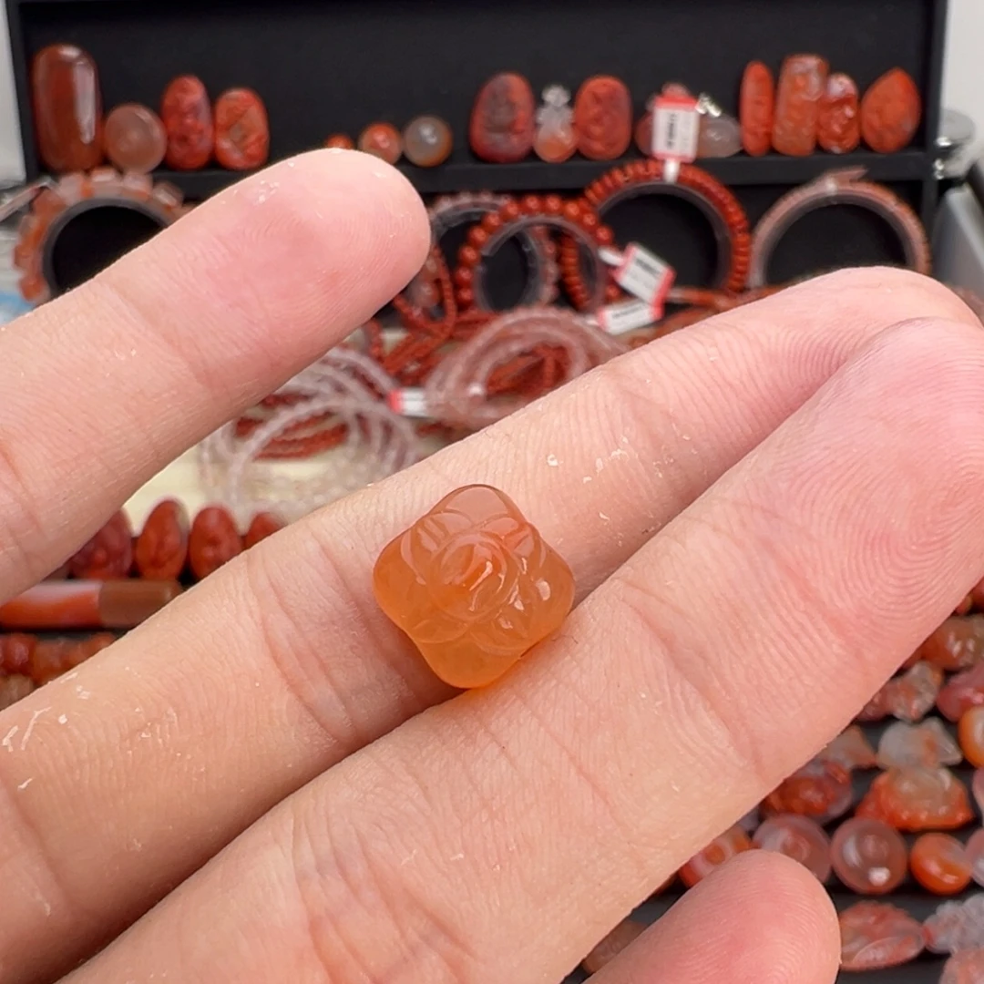 南红玛瑙未镶嵌颈饰柿子